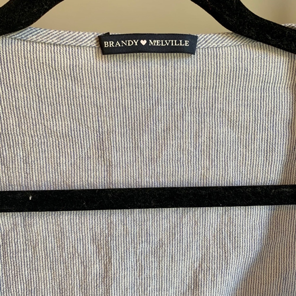 Brandy Melville Tie Front Top - Picture 4 of 4